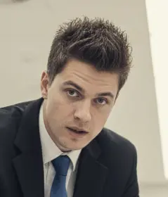 Ari Stov